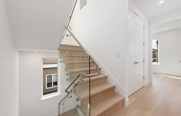 2 2750 W 19th Avenue Arbutus