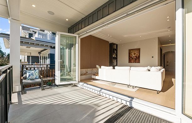 3852 W 50th Avenue Southlands