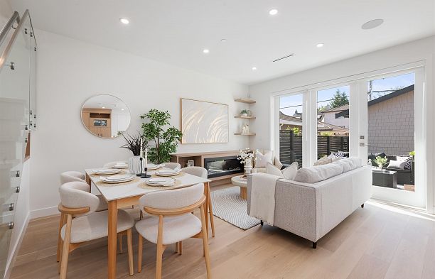 2 2750 W 19th Avenue Arbutus