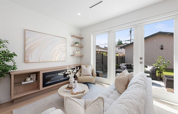 2 2750 W 19th Avenue Arbutus