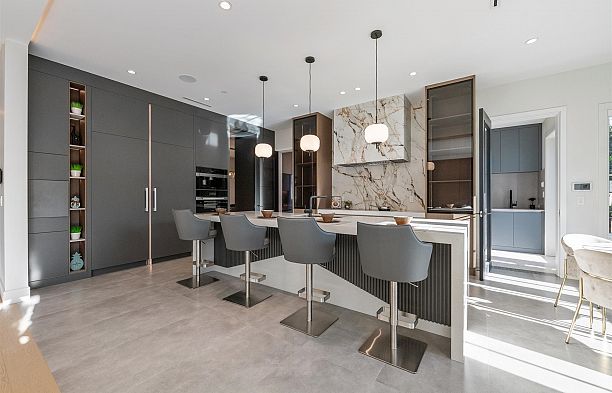 3852 W 50th Avenue Southlands