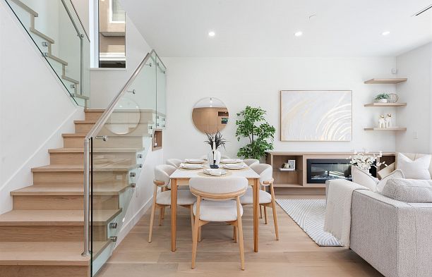 2 2750 W 19th Avenue Arbutus