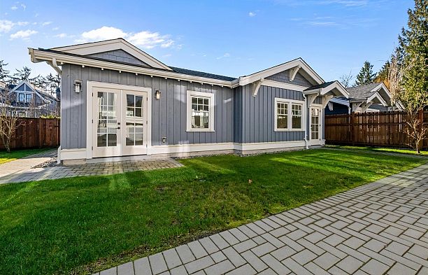 3852 W 50th Avenue Southlands