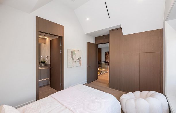 3852 W 50th Avenue Southlands