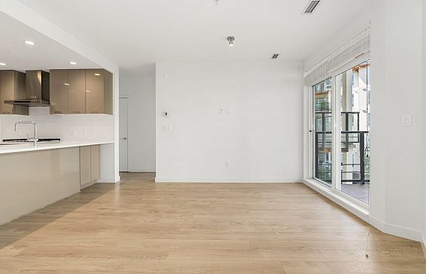 #410 3581 Ross Drive University VW