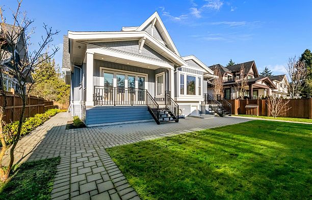 3852 W 50th Avenue Southlands