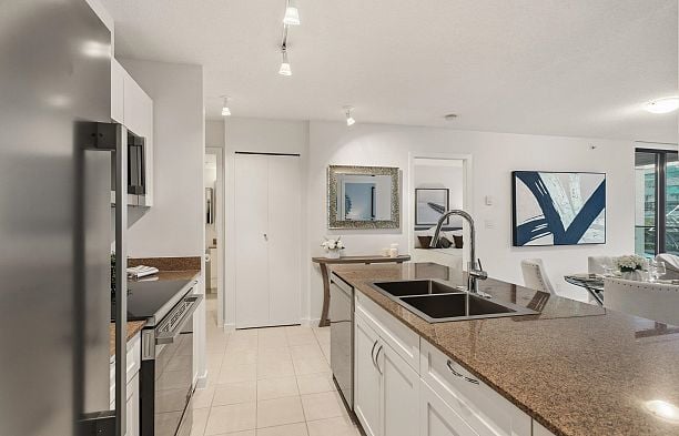 303 933 Hornby Street Downtown VW