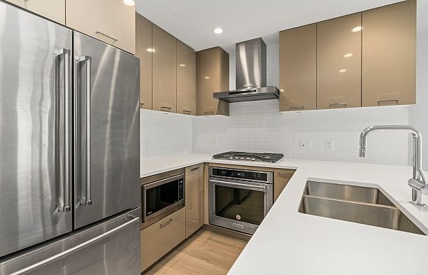 #410 3581 Ross Drive University VW