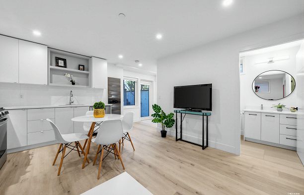 3172 W 26th Avenue MacKenzie Heights