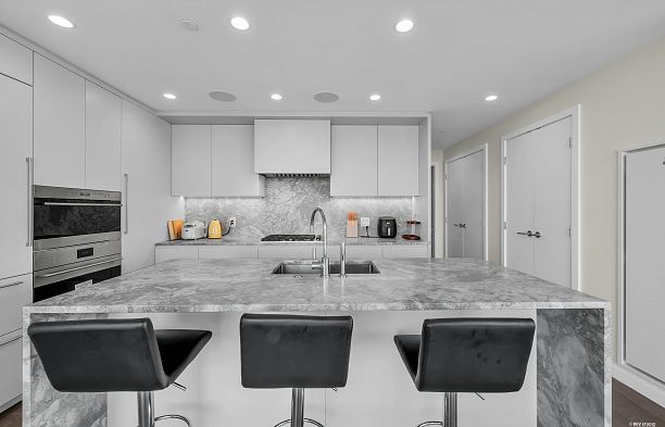 1906 7433 Cambie Street South Cambie