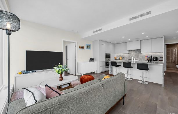 1906 7433 Cambie Street South Cambie