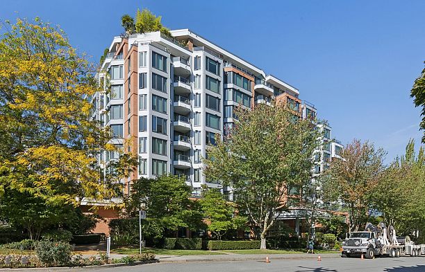 609 2201 Pine Street Fairview VW