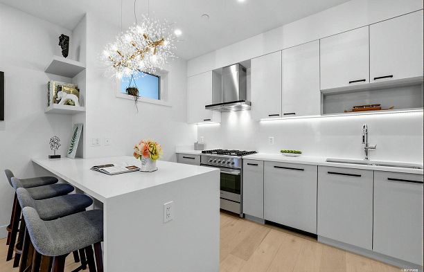 3172 W 26th Avenue MacKenzie Heights