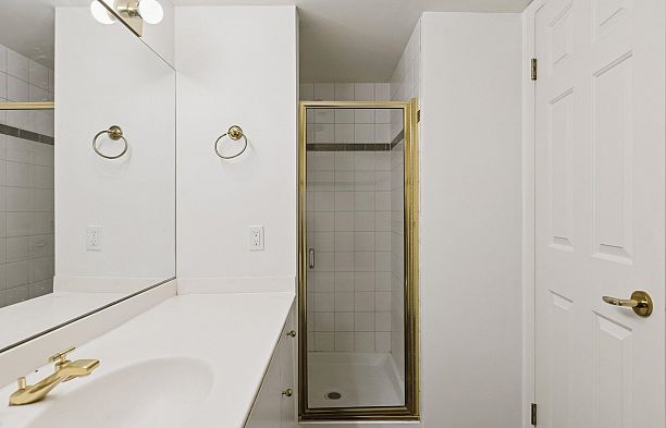 609 2201 Pine Street Fairview VW