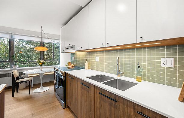 320 1445 Marpole Avenue Fairview VW