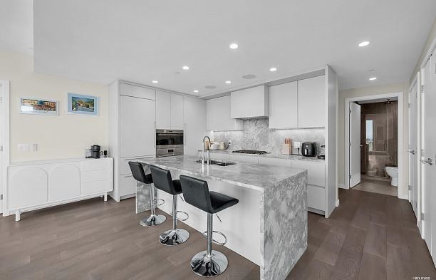 1906 7433 Cambie Street South Cambie