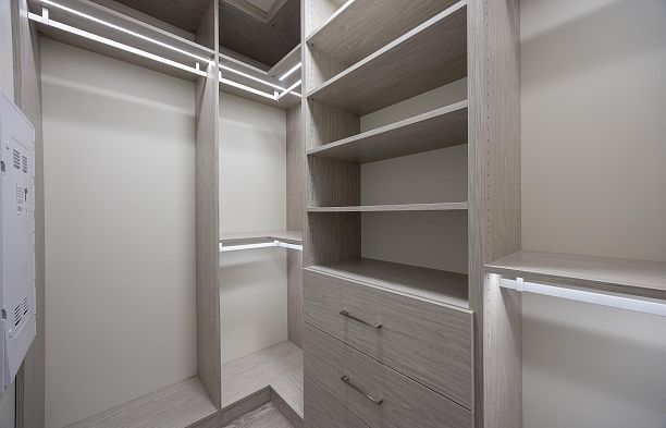 814 6138 Birney Avenue University VW