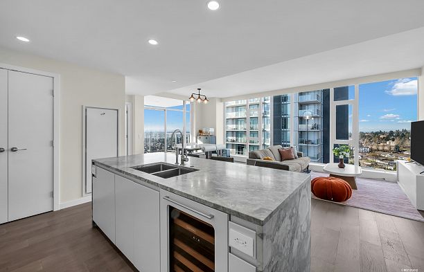 1906 7433 Cambie Street South Cambie