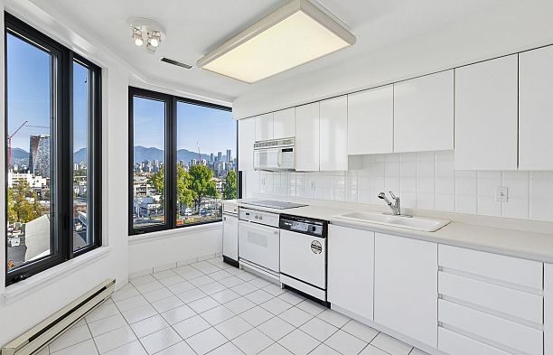 609 2201 Pine Street Fairview VW