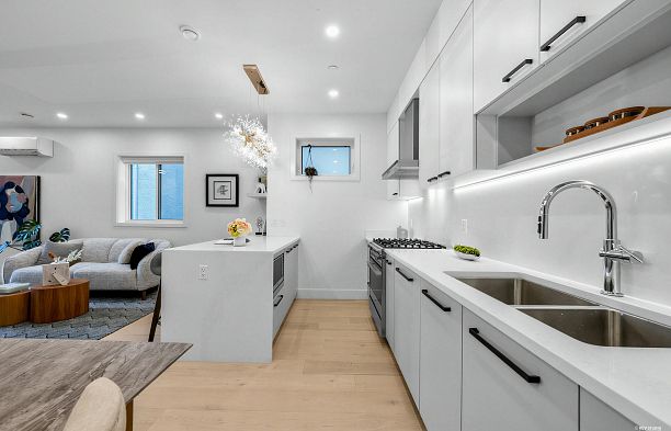 3172 W 26th Avenue MacKenzie Heights