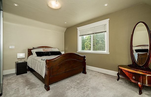 22 E 18th Avenue Main