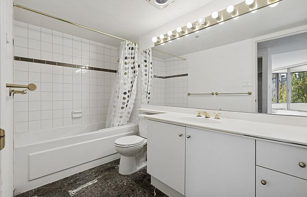 609 2201 Pine Street Fairview VW