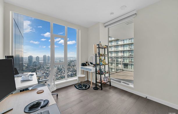 1906 7433 Cambie Street South Cambie