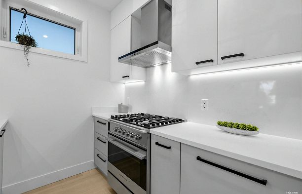 3172 W 26th Avenue MacKenzie Heights