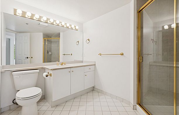 609 2201 Pine Street Fairview VW