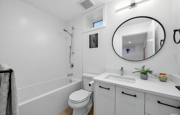 3172 W 26th Avenue MacKenzie Heights