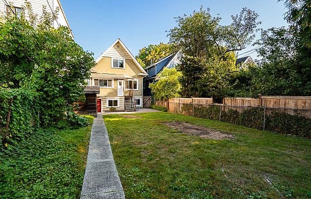 22 E 18th Avenue Main