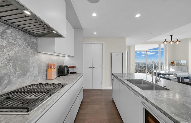 1906 7433 Cambie Street South Cambie