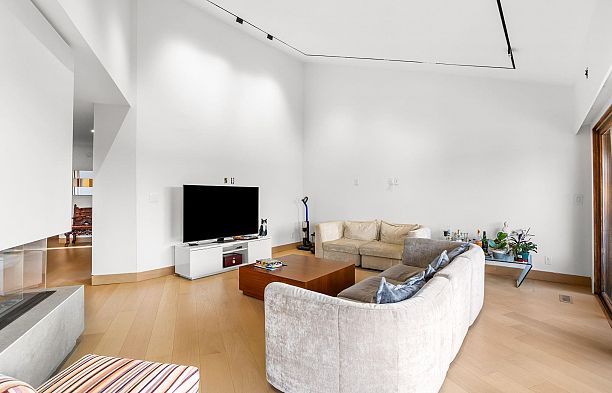 7353 Yew Street Southlands