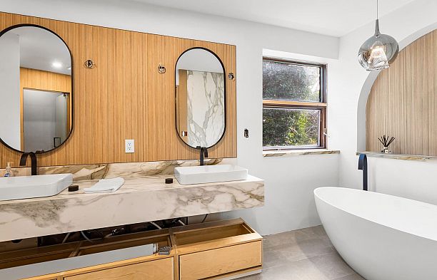 7353 Yew Street Southlands