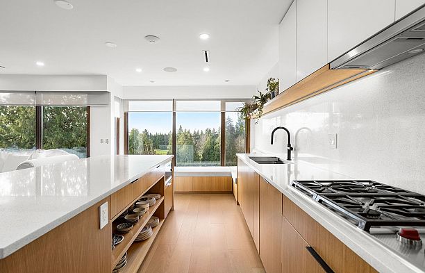 7353 Yew Street Southlands