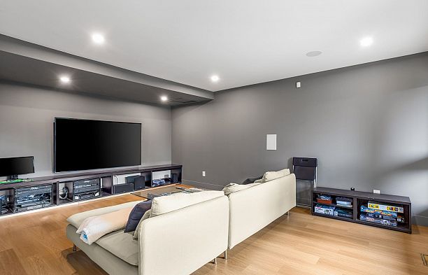 7353 Yew Street Southlands