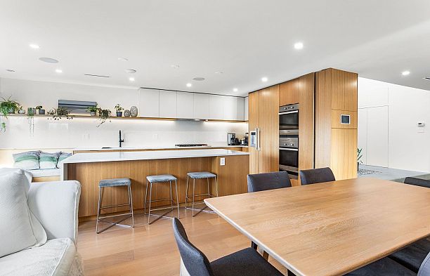 7353 Yew Street Southlands