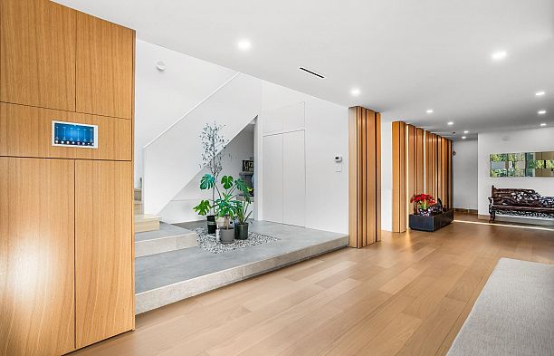 7353 Yew Street Southlands