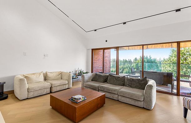 7353 Yew Street Southlands