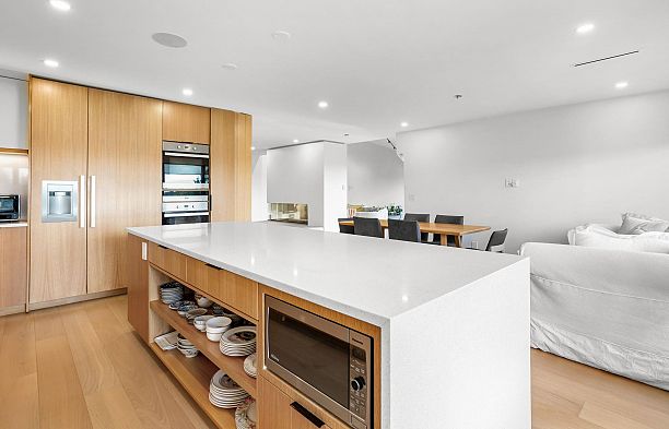 7353 Yew Street Southlands