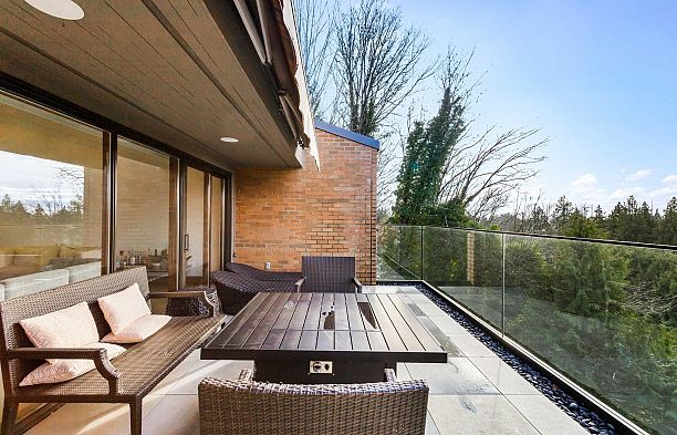 7353 Yew Street Southlands