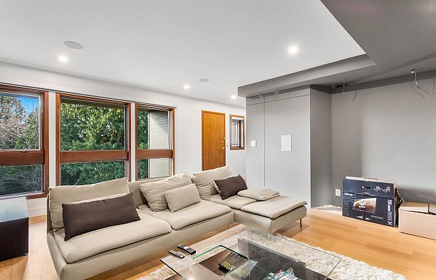 7353 Yew Street Southlands