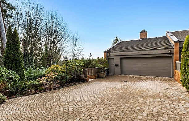 7353 Yew Street Southlands