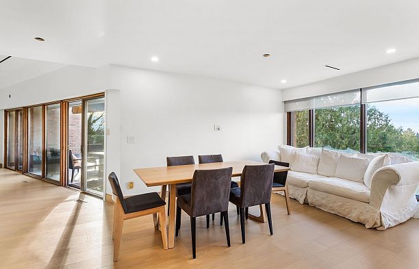 7353 Yew Street Southlands