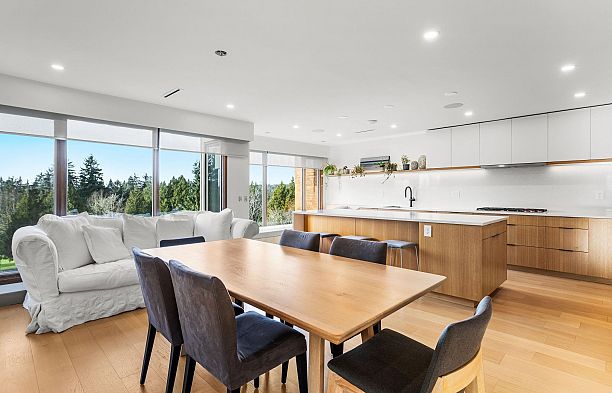 7353 Yew Street Southlands