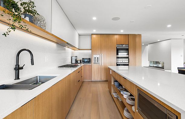 7353 Yew Street Southlands