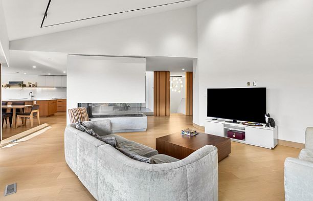 7353 Yew Street Southlands