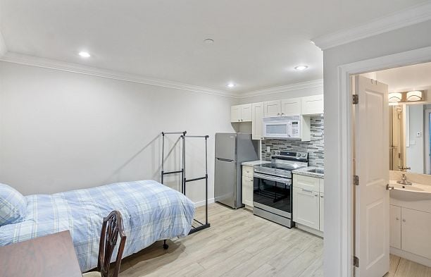 4578 Puget Drive Quilchena