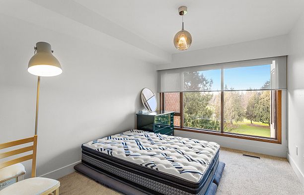 7353 Yew Street Southlands