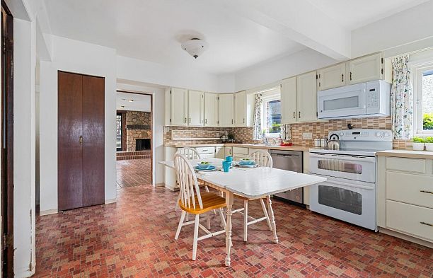 5584 Maple Street Shaughnessy